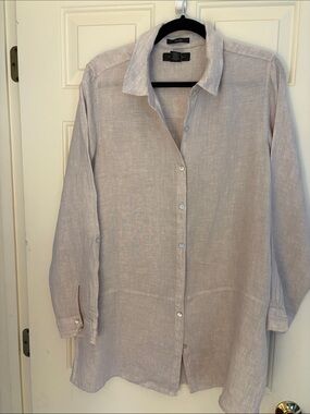 Tahari Light  Gray Linen Button-Down Shirt